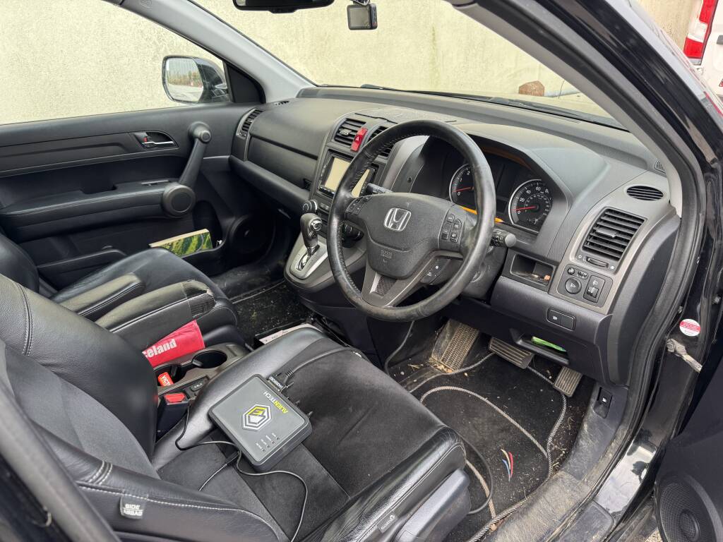 Kernowsport Technician Carrying out Ecu Recalibration During Dpf Delete on Honda Cr-v - Kernowsport Performance Tuning Kernowsport technician carrying out ECU recalibration during DPF delete on Honda CR-V