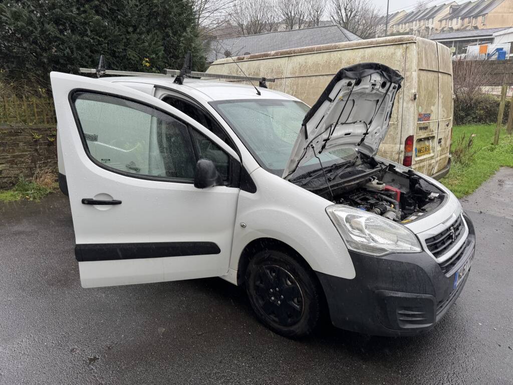 Peugeot Partner 1.6d Parked in Bodmin During Mobile Adblue Delete by Kernowsport. - Kernowsport Performance Tuning Peugeot Partner 1.6D parked in Bodmin during mobile AdBlue delete by Kernowsport.