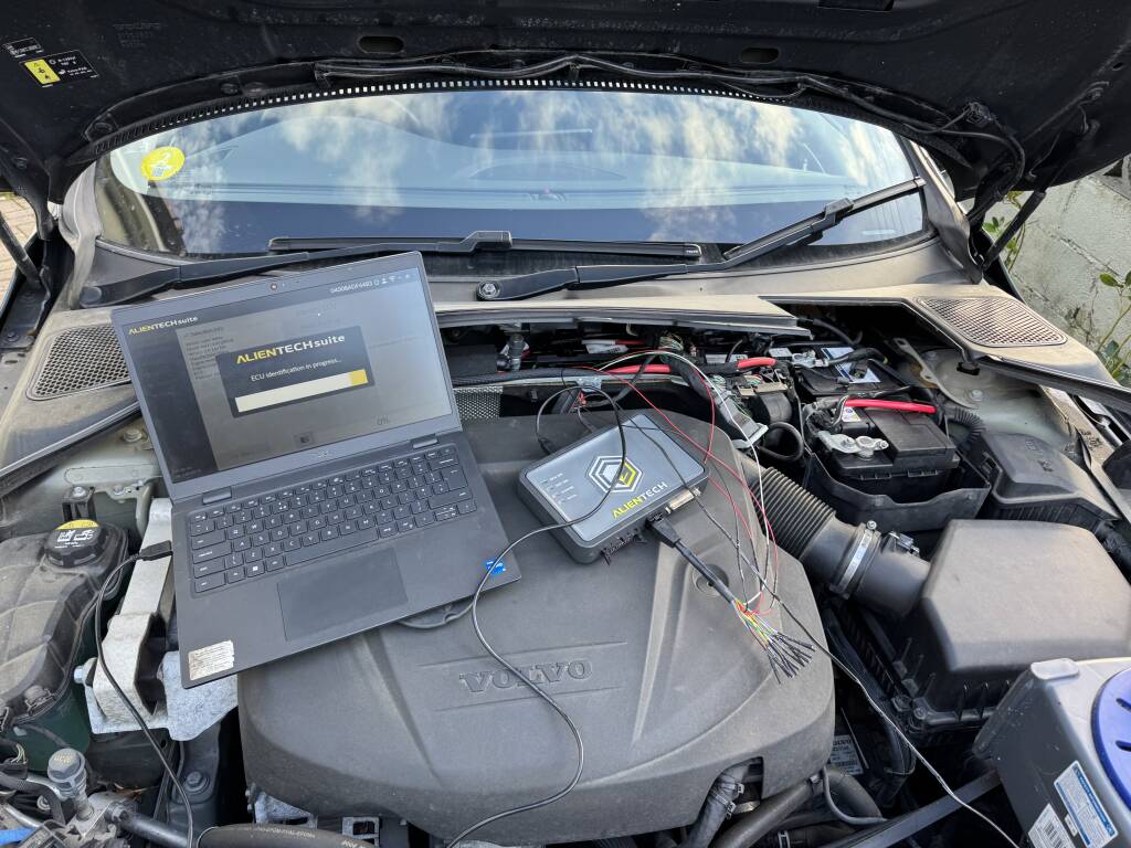Volvo V60 Ecu Removed for Bench Read During Professional Remapping Process. - Kernowsport Performance Tuning Volvo V60 ECU removed for bench read during professional remapping process.