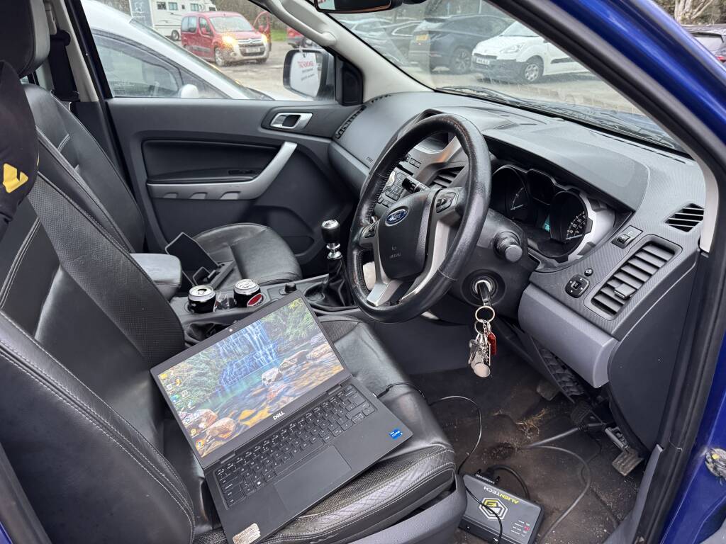 Alientech KESS 3 connected to Ford Ranger ECU for OBD programming.