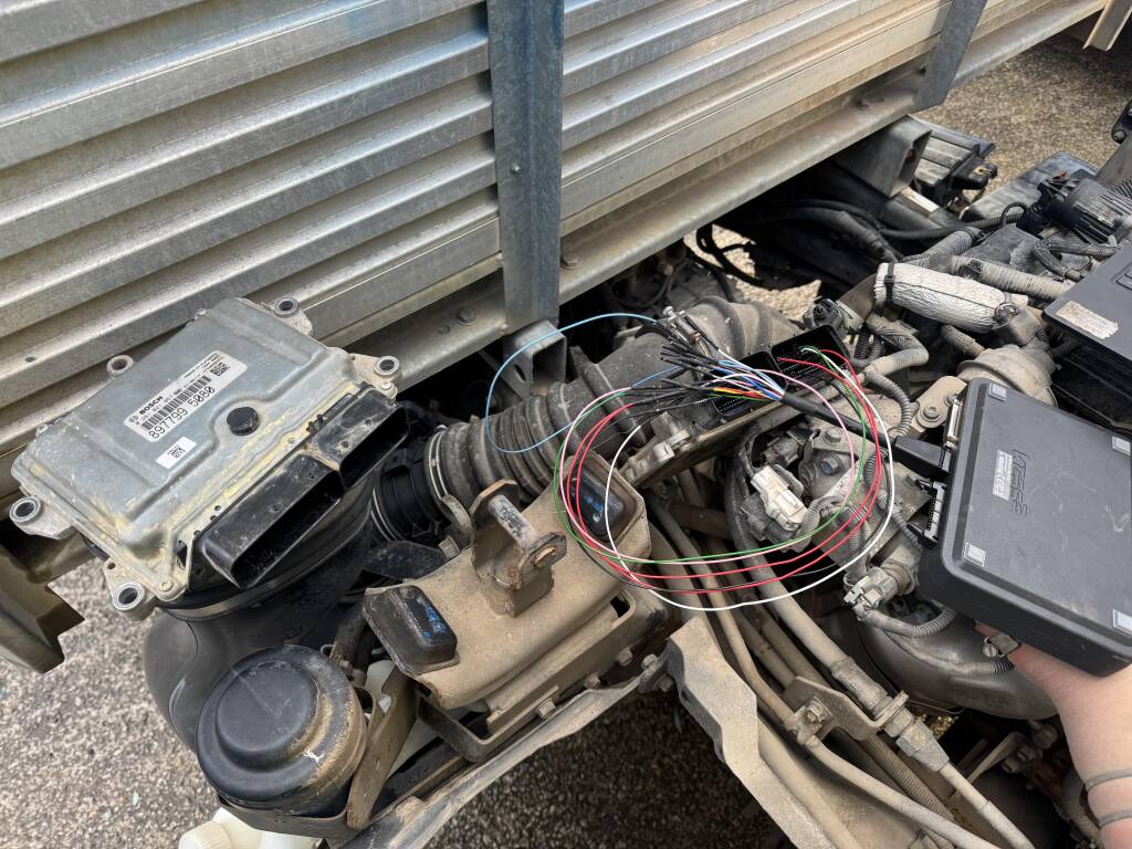 Kernowsport Performing Dual-ecu Adblue Delete on Isuzu Grafter. - Kernowsport Performance Tuning Kernowsport performing dual-ECU AdBlue delete on Isuzu Grafter.