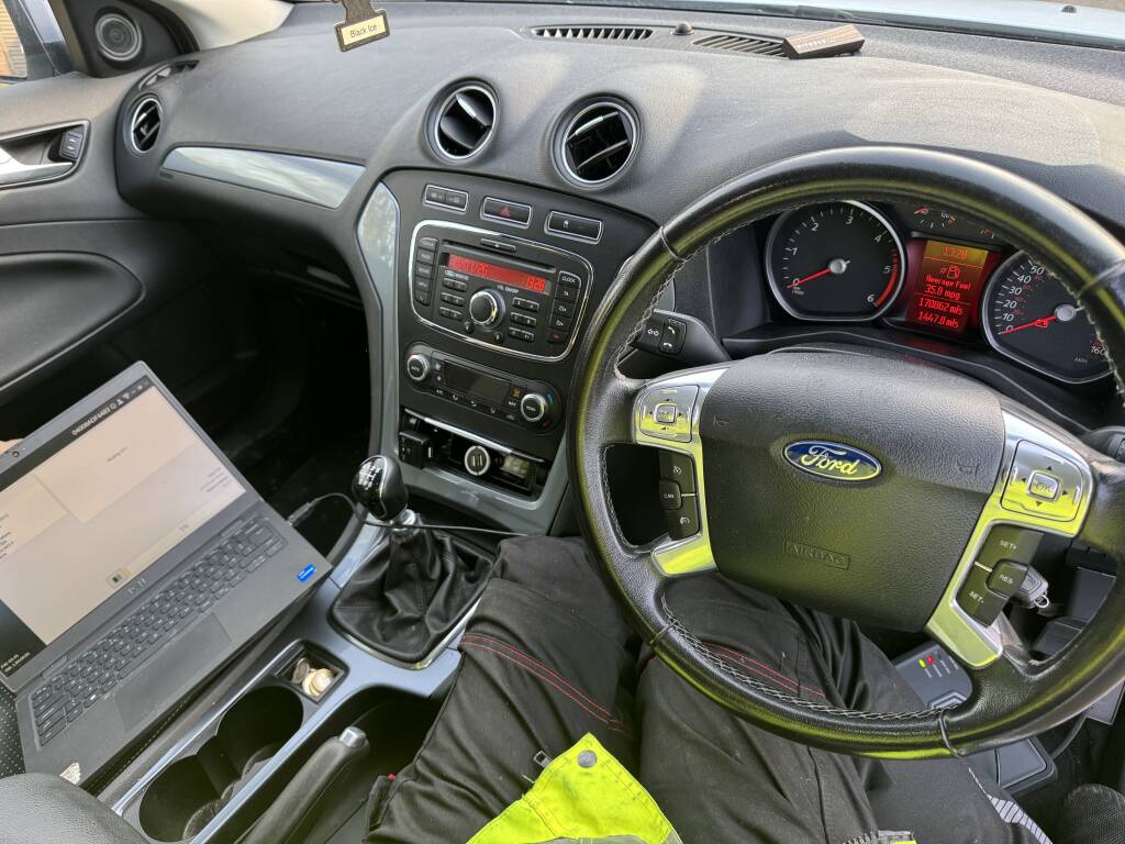 Kernowsport performing ECU remap on Ford Mondeo diesel.